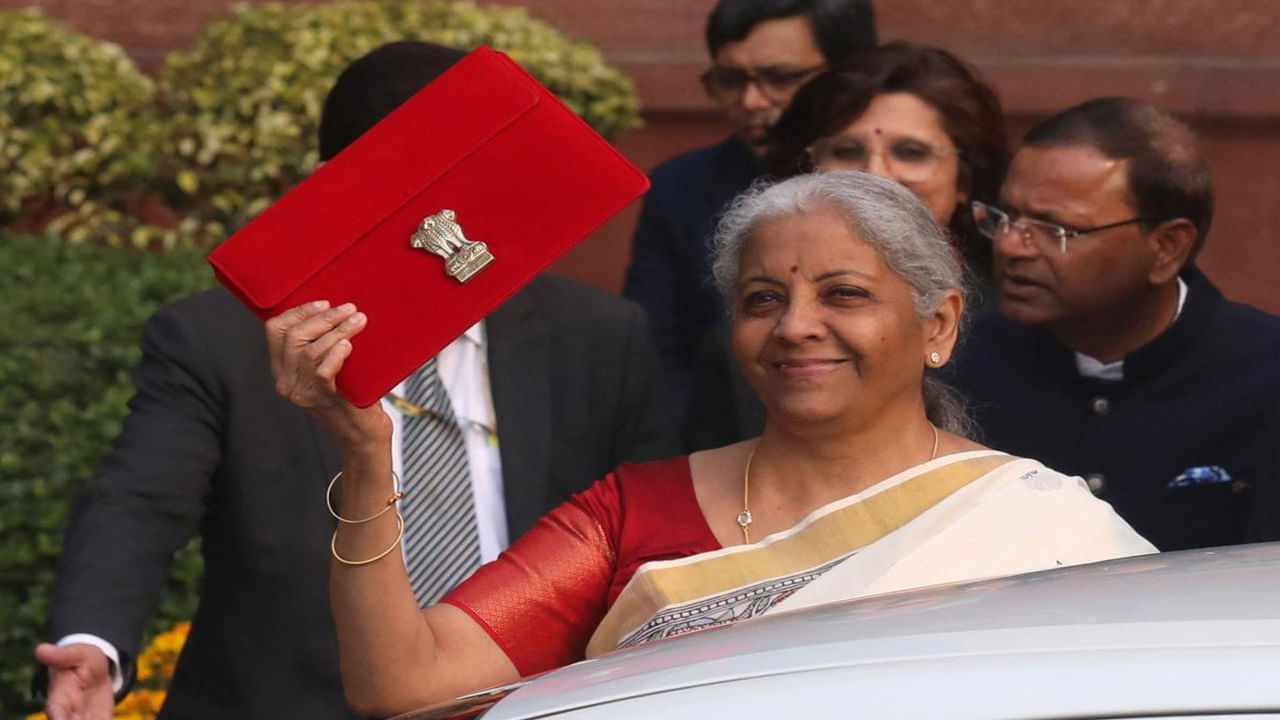 Budget 2025 Updates: ఈ సారి బడ్జెట్ ప్రసంగంలో స్పెషల్ ఎట్రాక్షన్ గా నిర్మలమ్మ చీర..! ఇదో అరుదైన బహుమతి