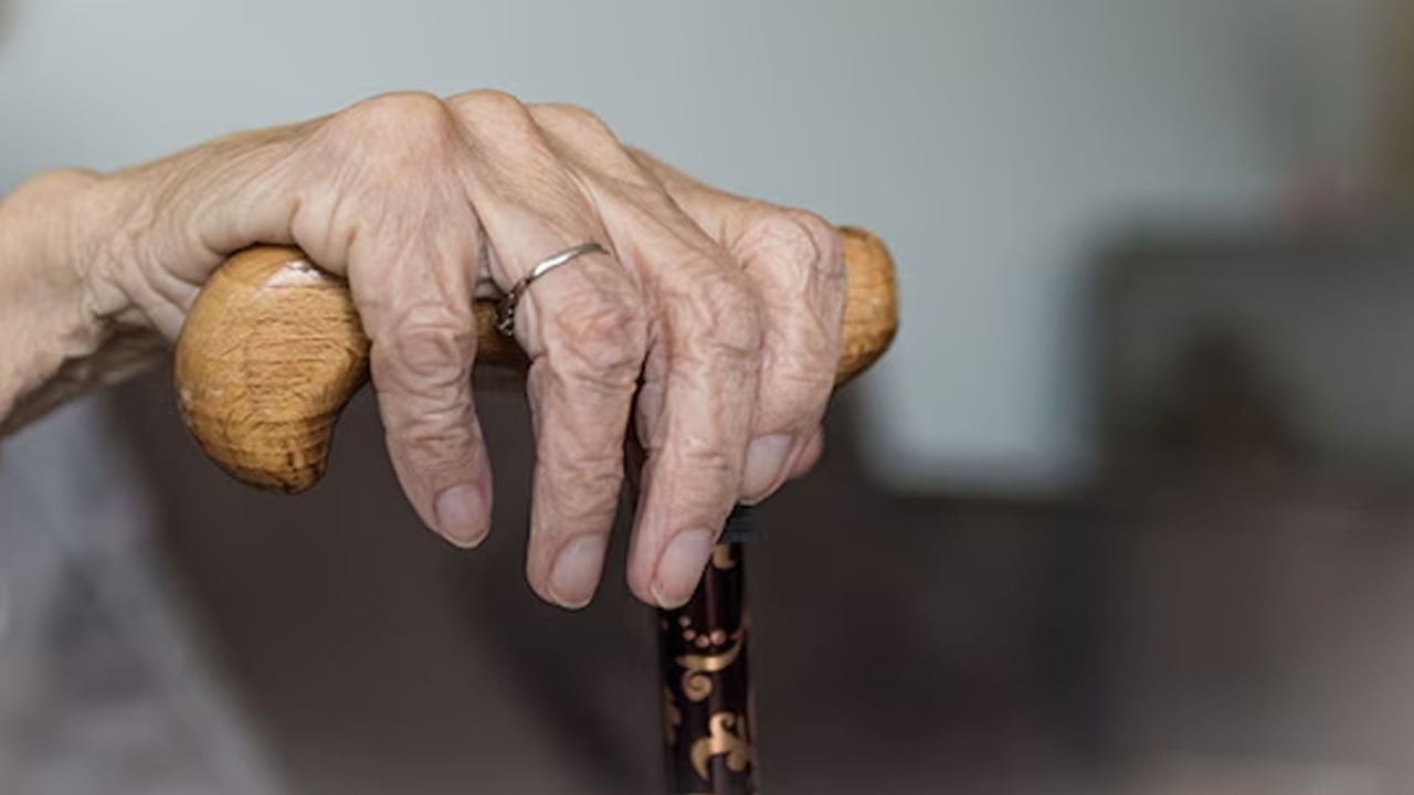 Telangana: తలకు దెబ్బతో చనిపోయి పడి ఉన్న 70 ఏళ్ల యాచకురాలు.. సీసీ కెమెరాలో షాకింగ్ నిజం..