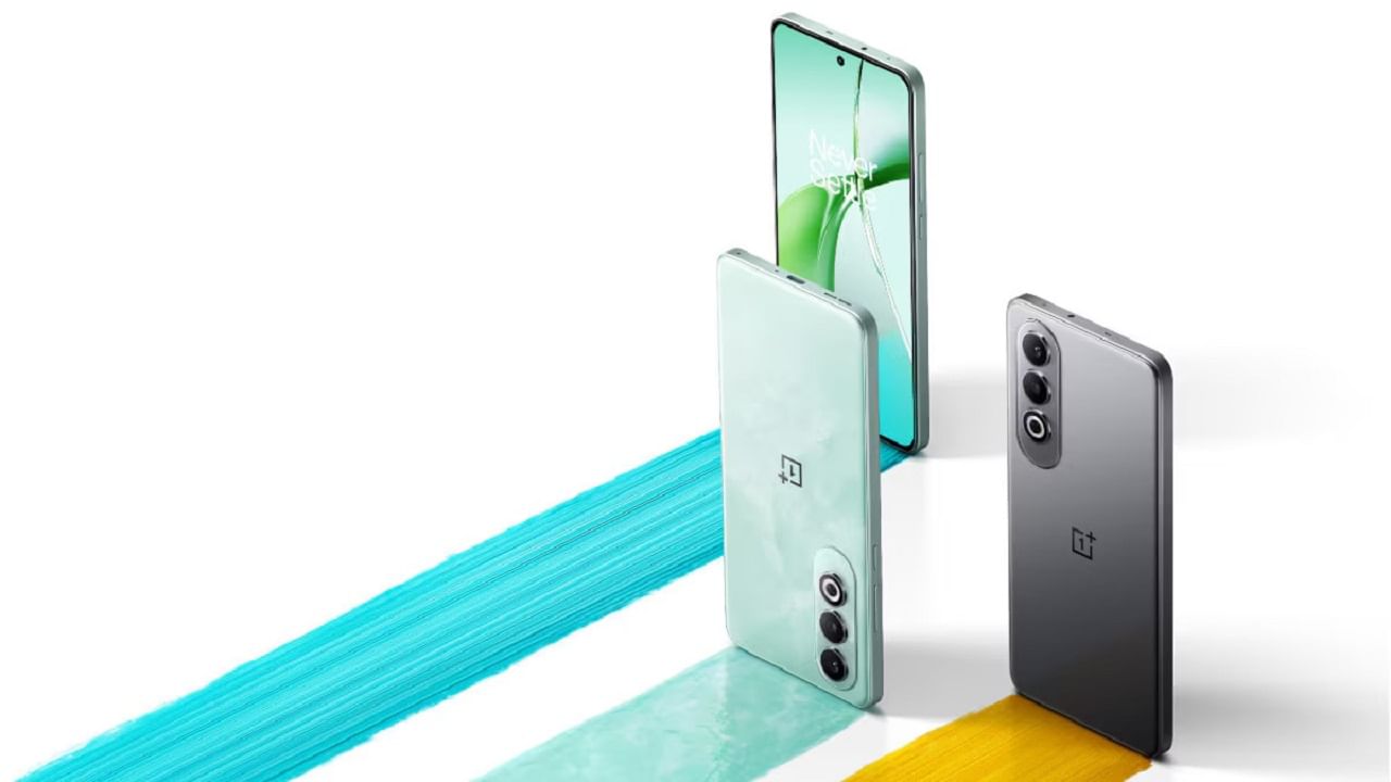 తక్కువ ధరకు లభించే బెస్ట్ ఫోన్లలో వన్ ప్లస్ నార్డ్ సీఈ4 స్మార్ట్ ఫోన్ ఒకటి. దీనిలో స్నాప్ డ్రాగన్ 7 జెన్ 3 ఎస్వోసీ, 8 జీబీ ర్యామ్, 256 జీబీ స్టోరేజీ, 6.7 అంగుళాల అమోలెడ్ డిస్ ప్లే ఏర్పాటు చేశారు. కెమెరా విషయానికి వస్తే 50 ఎంపీ ప్రైమరీ కెమెరా, 8 ఎంపీ అల్ట్రా వైడ్ షూటర్, 16 ఎంపీ సెల్పీ కెమెరాలు అమర్చారు. దీనిలోని 5500 ఎంఏహెచ్ బ్యాటరీని 100 డబ్ల్యూ సూపర్ వూక్ చార్జర్ తో కేవలం 30 నిమిషాల్లో పూర్తిగా చార్జింగ్ చేసుకోవచ్చు. ఈ ఫోన్ ధర రూ.24,999.
