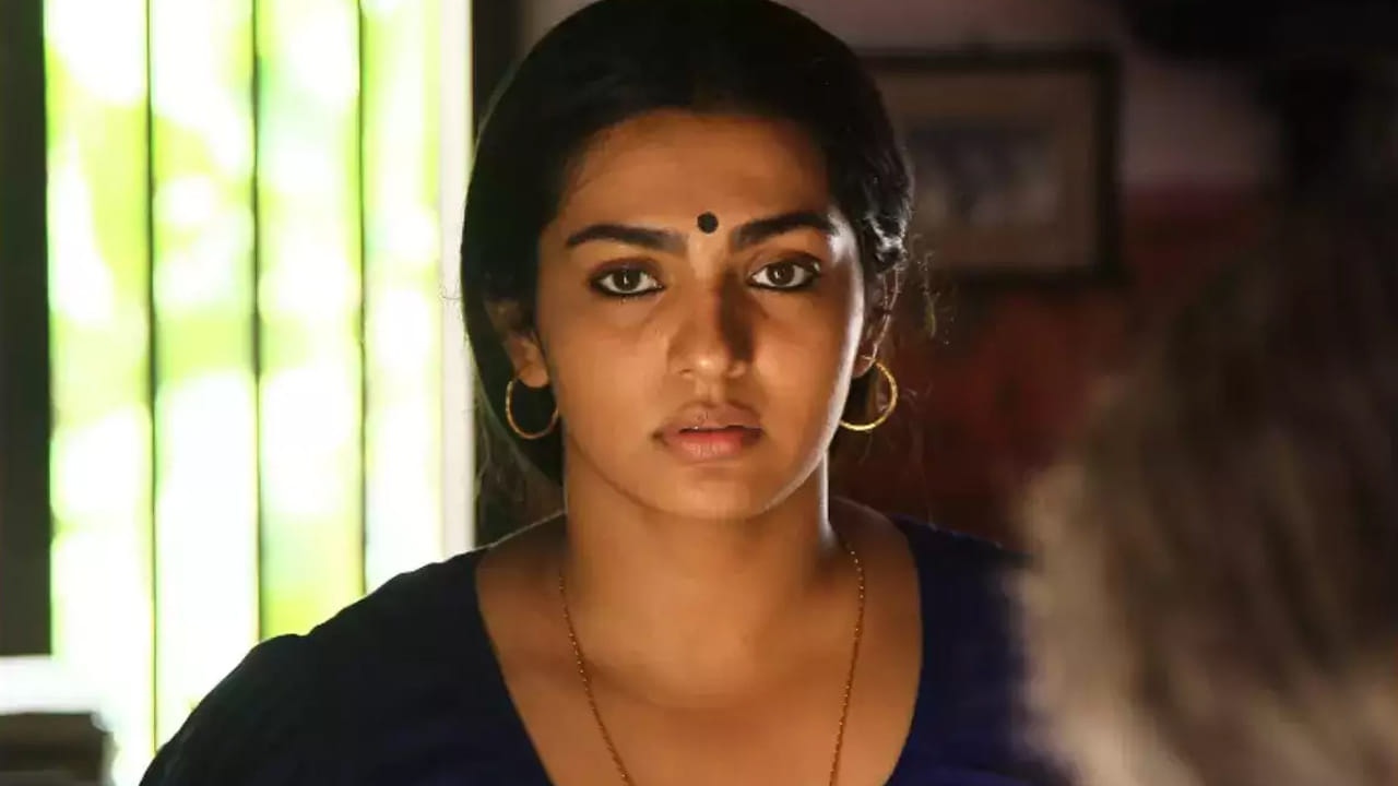  కోపం వల్ల తన జీవితంలో మంచి వ్యక్తిని కోల్పోయానని చెప్పారు నటి పార్వతీ తిరువోతు. తాను గతంలో ఓ వ్యక్తితో డేటింగ్‌ చేశానని చెప్పారు. అతను చాలా మంచివాడని, తన నుంచి విడిపోయాక విలువ తెలిసిందని అన్నారు. ఆ బ్రేకప్‌ జీవితంలో ఎన్నో పాఠాలు నేర్పిందన్నారు పార్వతి. తంగలాన్‌తో తెలుగు ప్రేక్షకులకు కూడా పరిచయమయ్యారు ఈ బ్యూటీ.