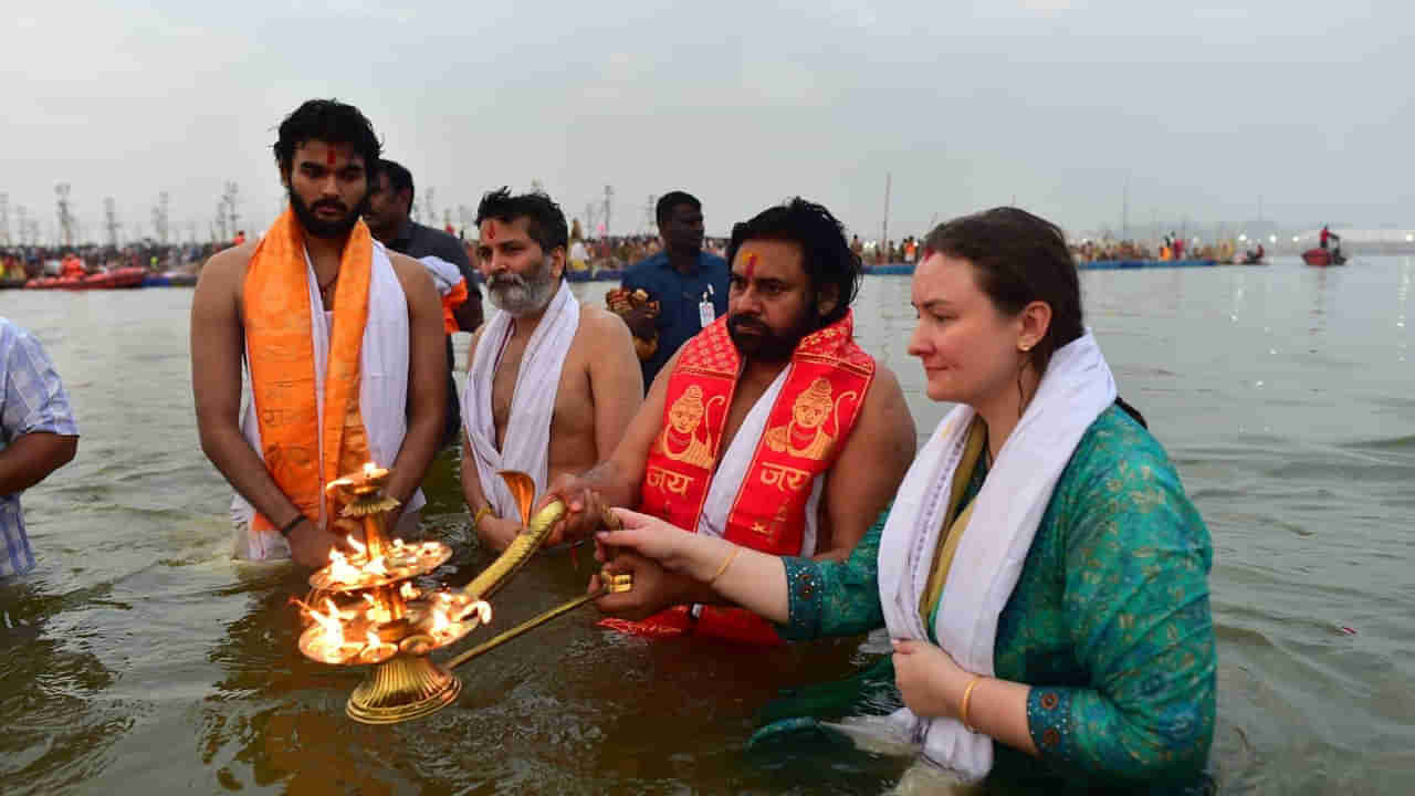 Pawan Kalyan: సతీమణి అన్నా లెజినోవా, కుమారుడు అకీరాతో మహా కుంభమేళాలో పవన్ కళ్యాణ్