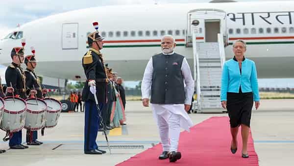 PM Modi: మాతృభూమికి దూరంగా ప్రాణాలు అర్పించిన భారతీయ వీర సైనికులకు ప్రధాని మోదీ నివాళి