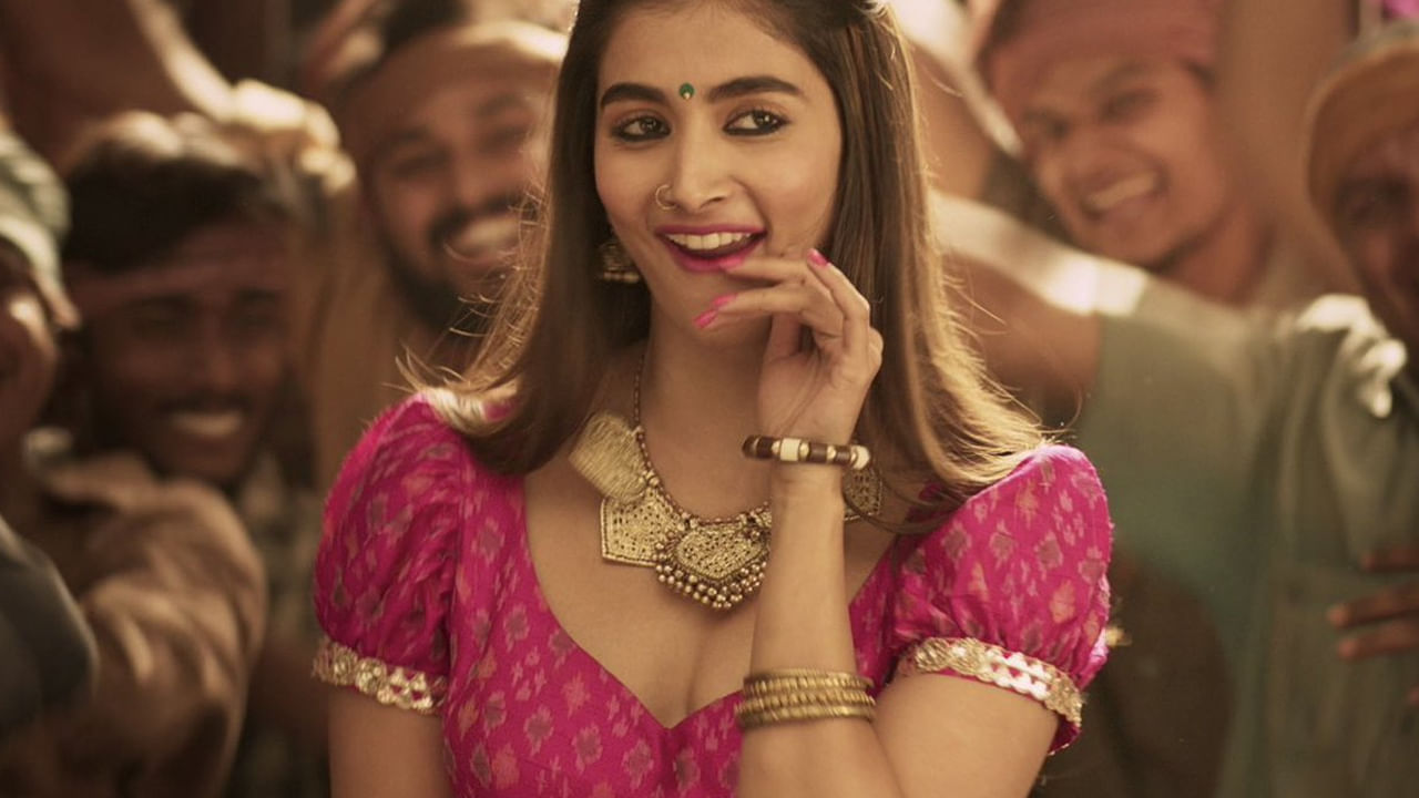 కూలీ సినిమాలో స్పెషల్ సాంగ్ కోసం పూజా హెగ్డేకి ఛాన్స్ ఇస్తున్నారు మూవీ మేకర్స్. తలైవర్‌ సినిమాలో జిల్‌ జిల్‌ జిగేల్‌మనిపించే బాధ్యత ఈ సారి పూజా హెగ్డే తీసుకున్నారన్నది కోలీవుడ్‌ని ఖుషీ చేస్తున్న టాపిక్‌.