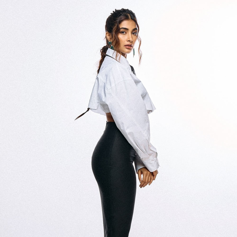 రిలీజ్‌కు రెడీ అవుతున్న సినిమాల రిజల్ట్ చూశాకే కొత్త సినిమాలకు సైన్ చేయాలనుకుంటున్నారు పూజా. అందుకే తనని వెతుక్కుంటూ వస్తున్న ప్రాజెక్ట్స్‌ను కూడా వదులుకుంటున్నారు. దీంతో మరోసారి పూజ కెరీర్‌ గాడి తప్పుతోందా అని టెన్షన్ పడుతున్నారు ఫ్యాన్స్‌.