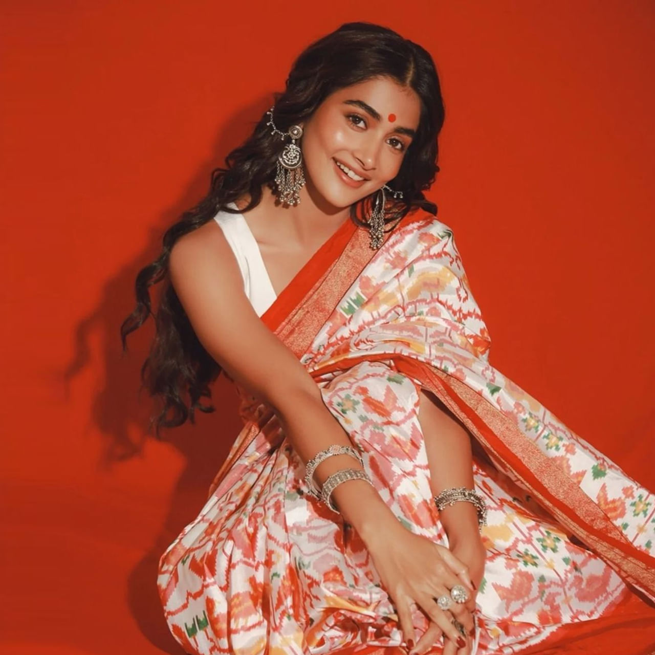 
పూజా హెగ్డే గురించి ఈ మధ్య ఎవరిని అడిగినా.. ఆమె కెరీర్‌ సాగుతుందో, ఆగుతుందో ఈ ఇయర్‌ డిసైడ్‌ చేసేస్తుందని ఓపెన్‌గా చెప్పేస్తున్నారు. సిల్వర్‌ స్క్రీన్‌ అరవింద బ్లాక్‌ బస్టర్‌ హిట్స్ చూసి కూడా చాన్నాళ్లయింది. 