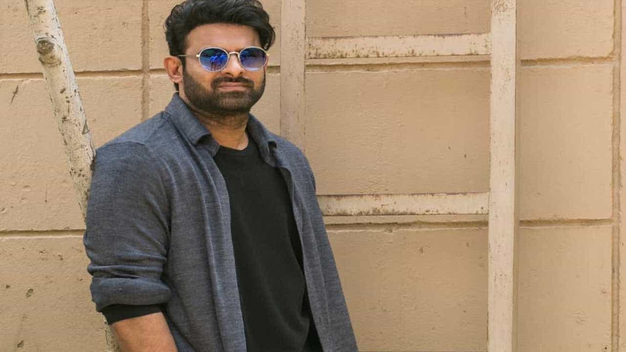 డార్లింగ్ తన పనులతో తాను బిజీగా ఉంటే, ఫ్యాన్స్ ఈ రకంగా పండగ చేసుకుంటున్నారంటూ సరదాగా మాట్లాడుకుంటున్నారు నెటిజన్లు.