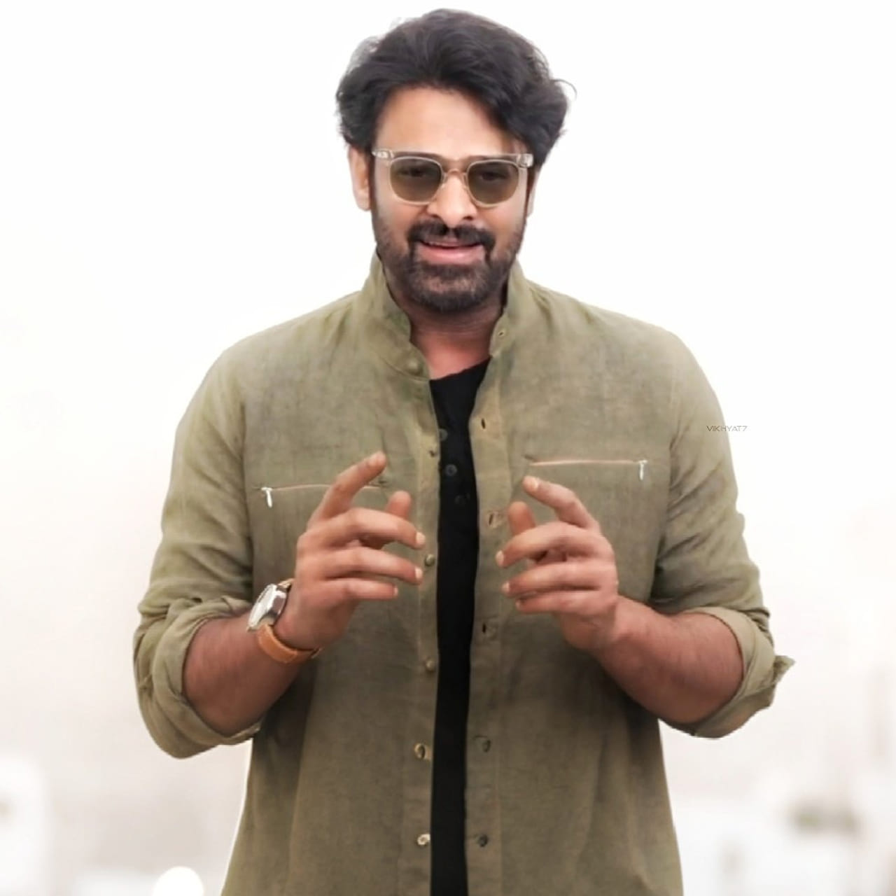 ప్రభాస్‌తో పెద్ద స్పాన్ ఉన్న సినిమాలే కాదు.. పెద్ద కథలు కూడా రాసుకుంటున్నారు మన దర్శకులు. కనీసం 5 గంటల సినిమా ప్లాన్ చేసుకుంటున్నారు. బడ్జెట్ వర్కవుట్ అవుతుంది కదా అని.. ప్రతీ సినిమాను 2 భాగాలుగా తెరకెక్కిస్తున్నారు. 