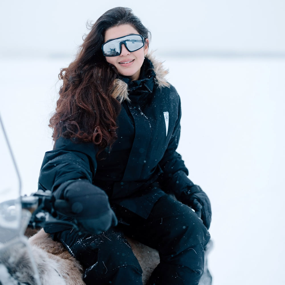 అంతే కాదు వెంట వెంటనే ఇద్దరు బిడ్డలకు జన్మనిచ్చింది. ప్రస్తుతం సినిమాలకు దూరంగా ఉంటూ సోషల్ మీడియాలో మాత్రమే యాక్టివ్ గా ఉంటోంది. ఎప్పటికప్పుడు తన ఫొటోలతో అభిమానులను ఆకట్టుకుంటుంది. తల్లి అయినా కూడా తన అందంతో ప్రేక్షకులను కవ్విస్తుంది. 