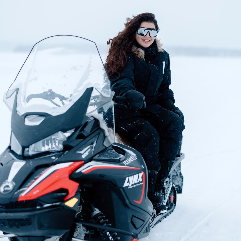 ప్రణీత సుభాష్.. తెలుగులో తిరుగులేని హీరోయిన్ అవుతుందని అంతా అనుకున్నారు. కానీ ఉహించని విధంగా పెళ్లి చేసుకొని సినిమాలకు దూరం అయ్యింది ఈ అమ్మడు. ఎంతో మంది అభిమానులను సొంతం చేసుకుంది ఈ చిన్నది. 