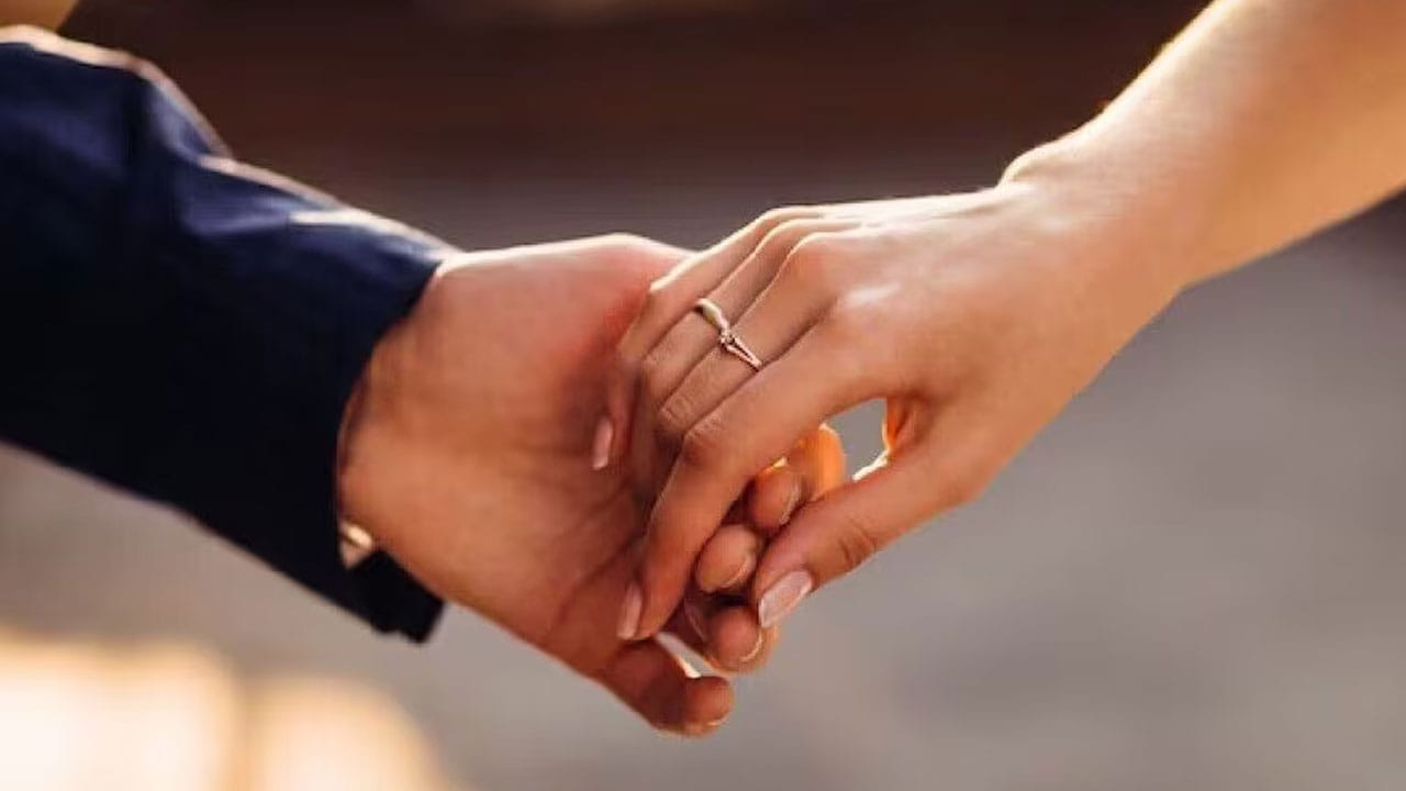 నేను నిన్ను చూసిన మొదటి రోజే ఫిక్స్ అయిపోయాను నువ్వే నా కలల రాణివని.. ఎప్పటికీ నేను నిన్ను వదలను..హ్యపీ ప్రామిస్ డే మై లవ్‌లీ