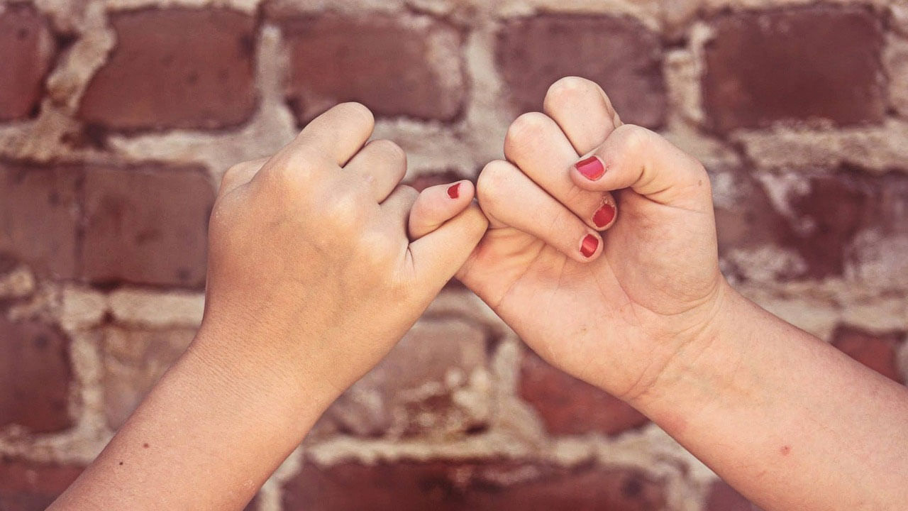  ప్రియతమా... నా ప్రేమ నీకే సొంతం..మన ఇద్దరి మధ్య మొదలైన ఈ ప్రయాణం నా చివరి శ్వాస వరకి ఇలానే ఉంటుంది నా ప్రాణమా..హ్యాపీ ప్రామిస్ డే డియర్..