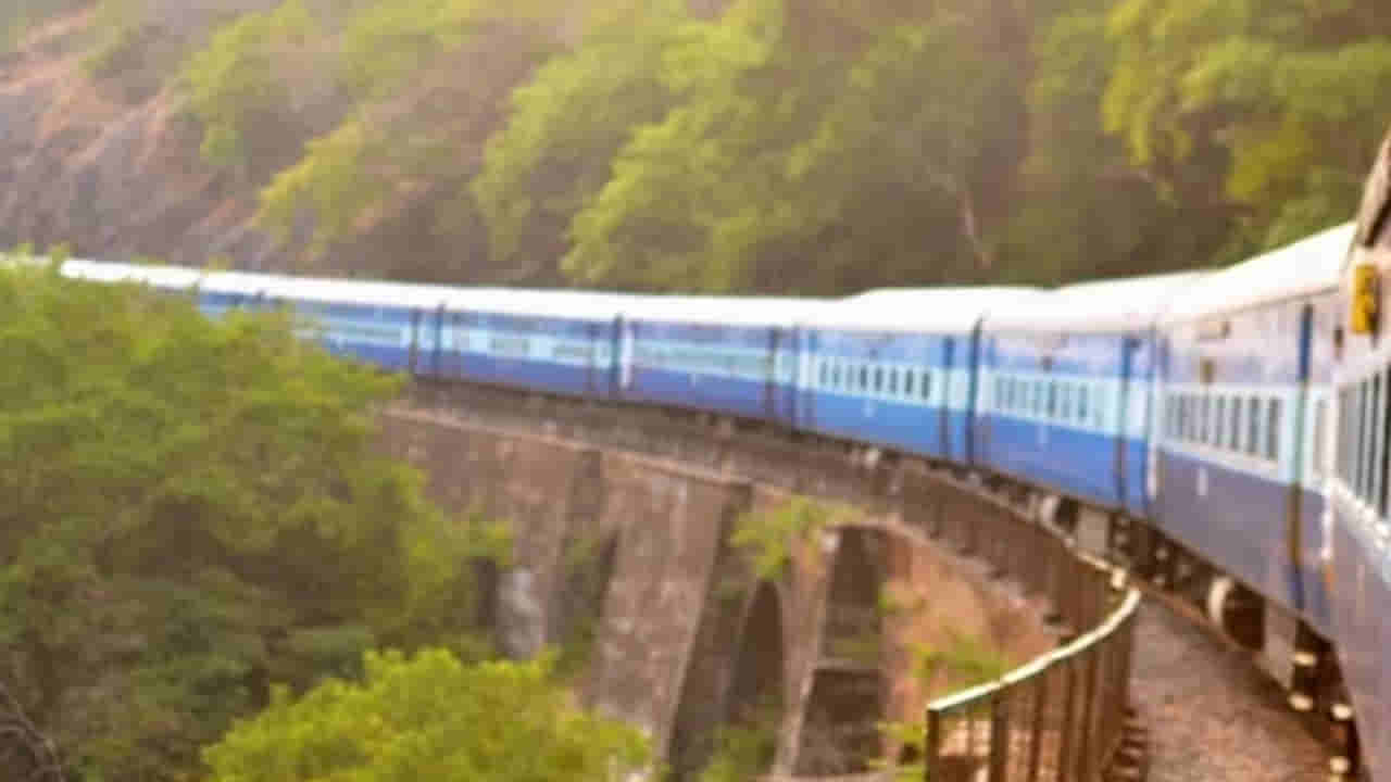 AP News: లేడీస్ కంపార్ట్మెంట్లో గర్భిణీ.. అంతలోనే అజ్ఞాత వ్యక్తి ఎంట్రీ.. ఆ తర్వాత.!