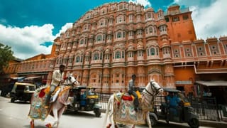 Tirupati: తాళి కట్టించుకుని.. పసుపు బట్టలతోనే పరీక్ష కేంద్రానికి వచ్చిన నవ వధువు..!