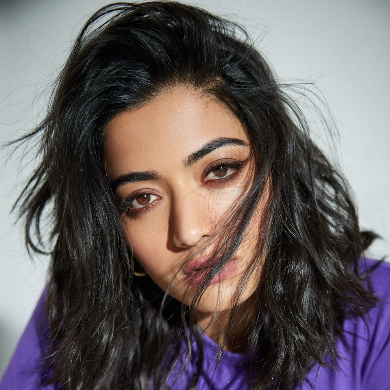 అదృష్టం అలా ఉంది మరి ఏం చేస్తాం..? ఇప్పుడు రష్మిక మందన్నను చూసి ఇదే అంటున్నారు బాలీవుడ్ ఆడియన్స్. లక్కీ గాళ్‌గా మారిపోతున్నారు ఈ బ్యూటీ. 