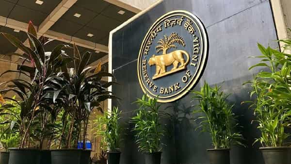 RBI: ఎస్బీఐకి రిజర్వ్ బ్యాంక్ భారీ జరిమానా..? ఎందుకో తెలుసా..?