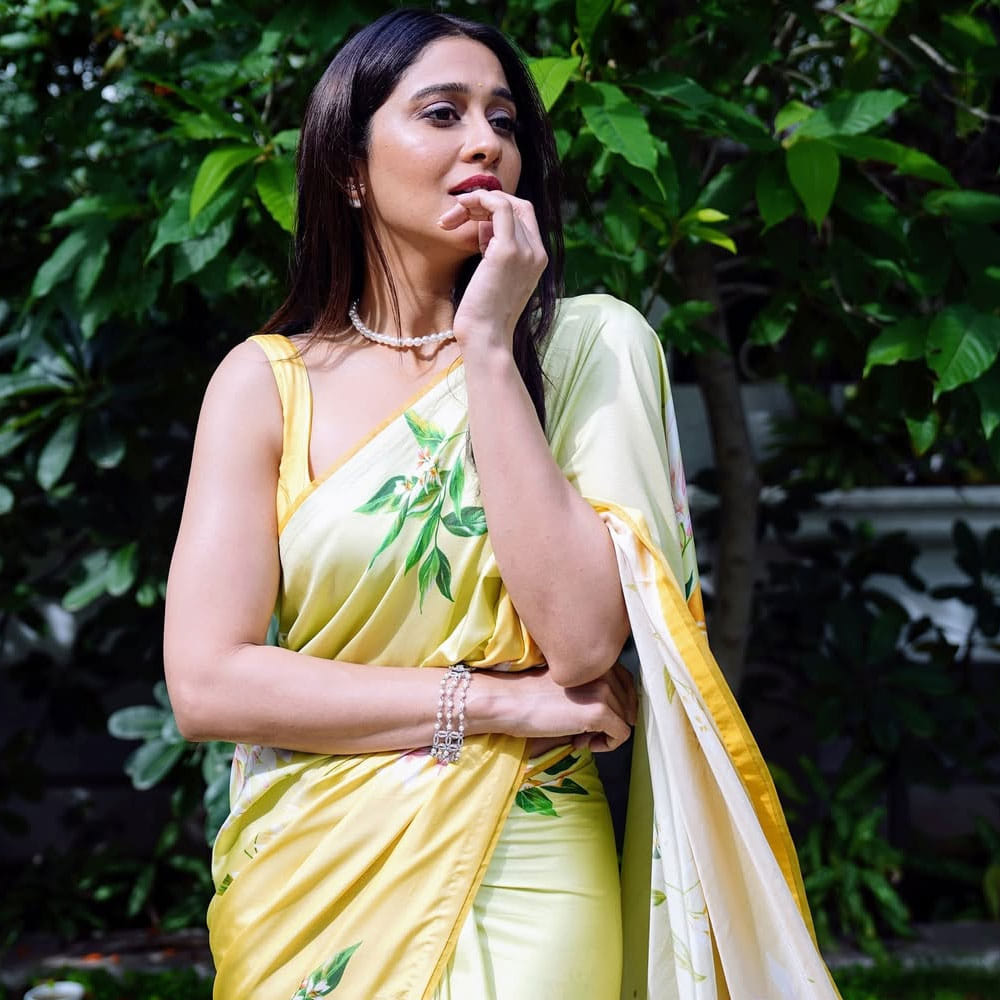 తాను దాదాపు 25 ఏల్లుగా ఎన్నో సినిమాల్లో, ప్రకటనలలో నటించానని.. కాబట్టి తనకు ఇండస్ట్రీ మీద అవగాహన ఉన్నట్లు తెలిపింది. బాలీవుడ్ ఇండస్ట్రీలో దక్షిణాది నటిగా కొనసాగడం చాలా కష్టమని..హిందీ సినిమాకు ఆడిషన్ కోసం వెళ్తే భాష ఎలా మాట్లాడుతున్నానో చూశారని తెలిపింది. 