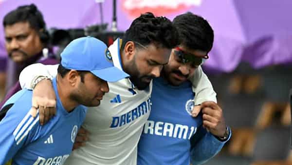 Champions Trophy 2025: మొన్న గ్రౌండ్లోనే కుప్పకూలిపోయాడు.. కట్ చేస్తే.. మళ్ళీ బ్యాటింగ్కు వచ్చాడు