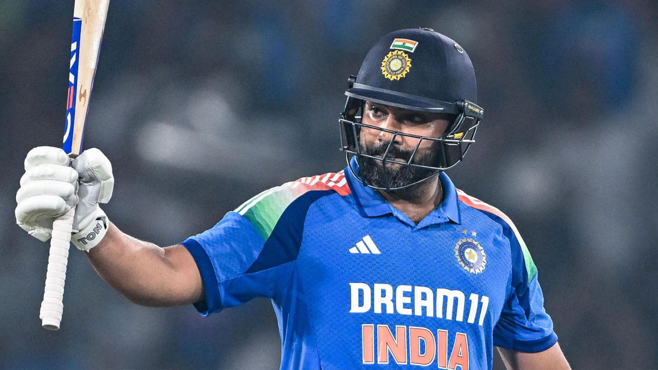 Rohit Sharma Fastest ODI Hundreds: కటక్‌లో ఇంగ్లాండ్‌తో జరిగిన రెండో వన్డే మ్యాచ్‌లో రోహిత్ శర్మ బలమైన బ్యాటింగ్‌ను ప్రదర్శించాడు. రోహిత్ అద్భుతమైన ఇన్నింగ్స్ కారణంగా, భారత జట్టు 305 పరుగుల లక్ష్యాన్ని సులభంగా సాధించింది. వరుసగా రెండో వన్డేలో విజయం సాధించడం ద్వారా, భారత్ సిరీస్‌ను కూడా కైవసం చేసుకుంది. 