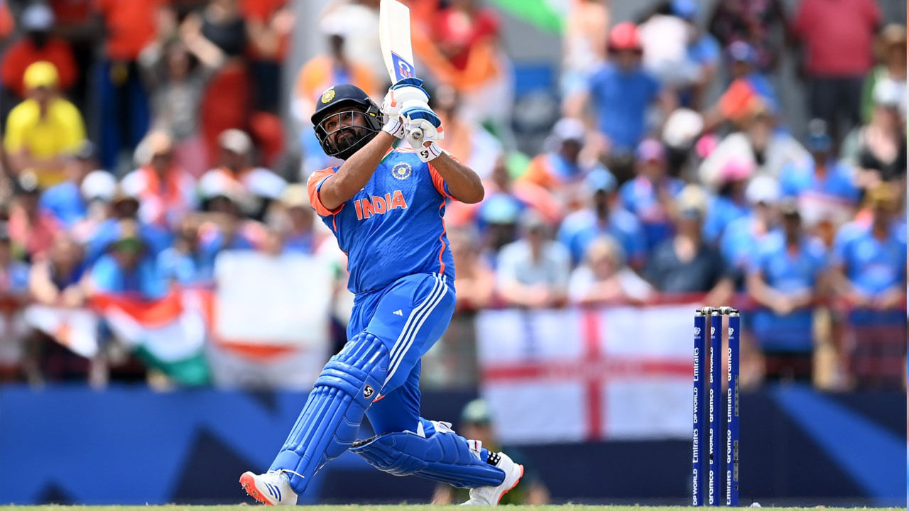 ఎన్నో అంచనాలతో బరిలోకి దిగిన రోహిత్ శర్మ మరోసారి ఫ్యాన్స్‌కు నిరాశే మిగిల్చాడు. మొత్తంగా 2024/25 సీజన్‌లో మొత్తం 16 ఇన్నింగ్స్‌ల్లో రోహిత్ శర్మ దారుణంగా విఫలమయ్యాడు. మొత్తం 16 ఇన్నింగ్స్‌ల్లో 10.37 సగటుతో 166 పరుగులు చేశాడు.