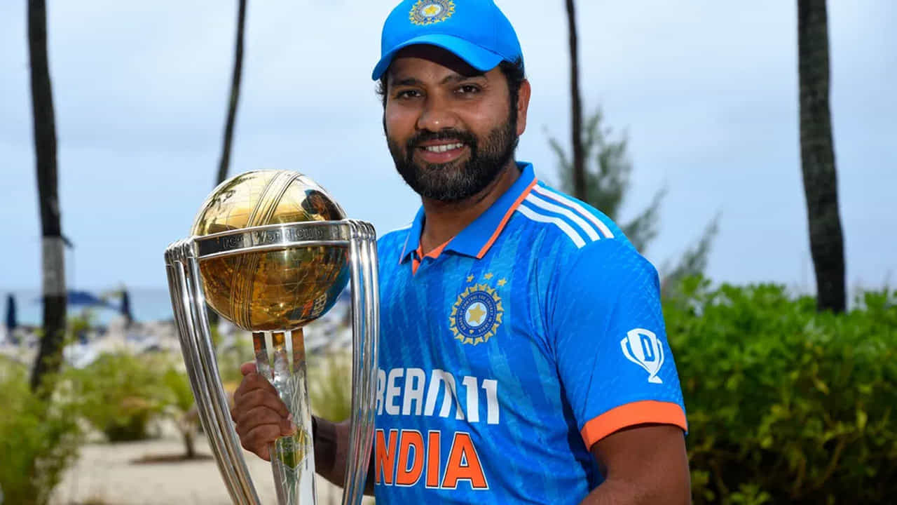 అదే మ్యాచ్‌లో రోహిత్ శర్మ వన్డే మ్యాచ్‌లలో 11,000 పరుగులు పూర్తి చేశాడు. ఆ ఘనత సాధించిన రెండో భారత బ్యాట్స్‌మన్‌గా నిలిచాడు. ఈ విషయంలో విరాట్ కోహ్లీ అగ్రస్థానంలో ఉన్నాడు. ఈ మ్యాచ్ గురించి చెప్పాలంటే, భారత జట్టు తొలి ఇన్నింగ్స్‌లో బంగ్లాదేశ్‌ను 228 పరుగులకు ఆలౌట్ చేసి, 46.3 ఓవర్లలో ఆరు వికెట్లు మిగిలి ఉండగా లక్ష్యాన్ని చేరుకుంది. మహమ్మద్ షమీ 5 వికెట్లు తీసి బంగ్లాదేశ్ ఇన్నింగ్స్‌ను నాశనం చేయగా, శుభ్‌మాన్ గిల్ సెంచరీ సాధించి సంచలనం సృష్టించాడు. ఇది అతని ఇన్నింగ్స్‌లో వరుసగా నాలుగో 50+ స్కోరు. 