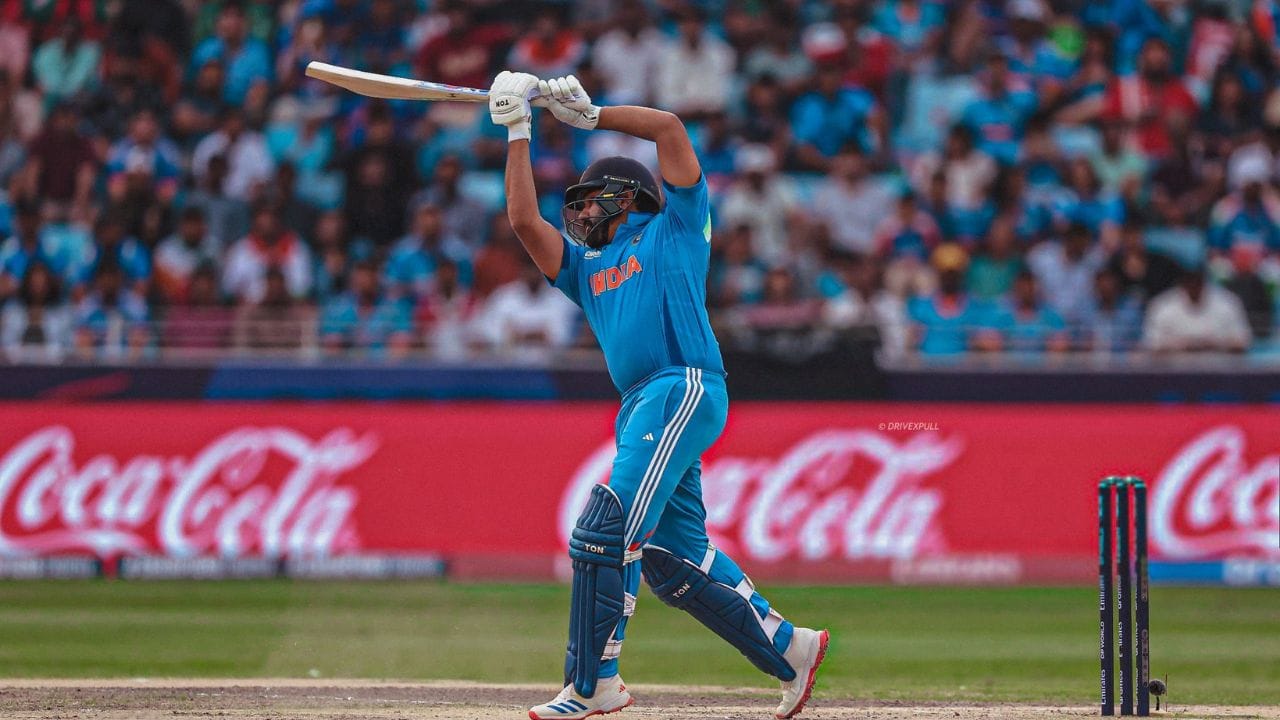 ఈ క్రమంలో భారత కెప్టెన్ సచిన్ టెండూల్కర్, విరాట్ కోహ్లీ, సౌరవ్ గంగూలీల సరసన 11,000 పరుగుల క్లబ్‌లో చేరాడు.