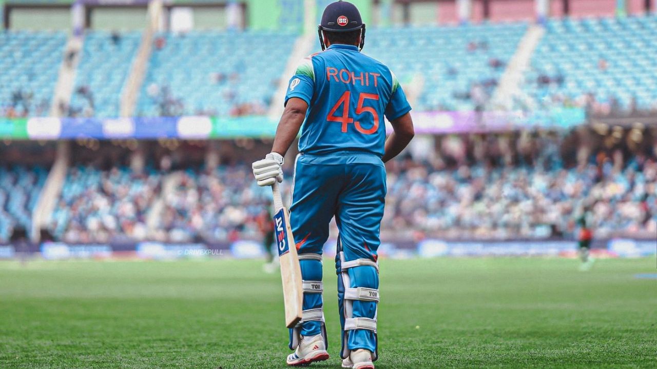 రోహిత్ తన 261వ ఇన్నింగ్స్‌లో 11,000 పరుగుల మైలురాయిని చేరుకున్న రెండవ వేగవంతమైన ఆటగాడిగా నిలిచాడు. 222 ఇన్నింగ్స్‌లలో ఈ ఘనత సాధించిన కోహ్లీ తర్వాత, వన్డేల్లో తన 261వ ఇన్నింగ్స్‌లో 11,000 పరుగుల మార్కును చేరుకున్నాడు.