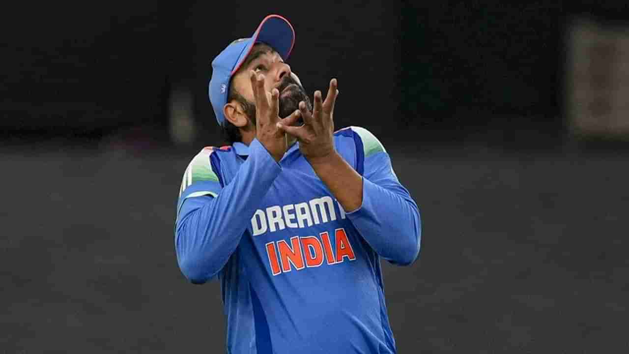 Video: చేతులకు నూనె రాసుకుని వచ్చారా ఏంది భయ్యా.. ఫీల్డింగ్ మిస్టేక్స్తో పిచ్చెక్కించిన రోహిత్ సేనపై విమర్శలు