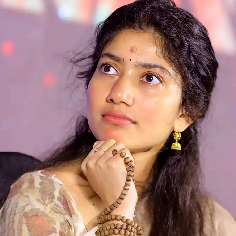 చందు మొండేటి దర్శకత్వంలో తెరకెక్కిన తండేల్ సినిమాలో చైతన్య మత్యకారుడి పాత్రలో కనిపించి మెప్పించాడు. ఈ సినిమాలో అందమైన ప్రేమకథను చూపించాడు దర్శకుడు. ఈ సినిమాలో సాయి పల్లవి అద్బుతంగా నటించింది. 