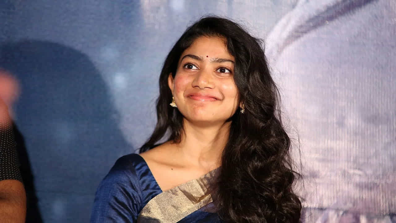 అయితే మూవీ ప్రమోషన్స్లో భాగంగా, సాయిపల్లవి తన అభిమానులతో కొన్ని ఇంట్రెస్టింగ్ విషయాలను పంచుకుంది. మరీ ముఖ్యంగా తెలుగులో తకు ఏ హీరో అంటే ఇష్టమో చెప్పేసింది ఈ బ్యూటీ.