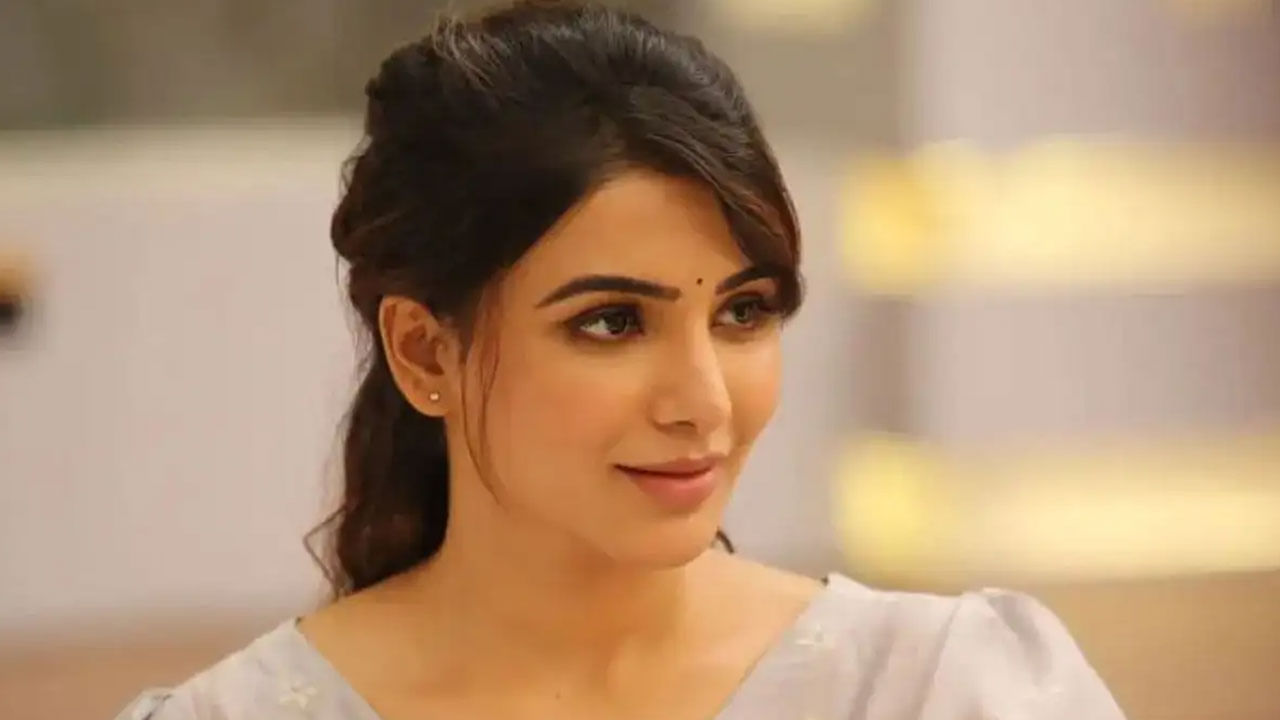 మయోసైటీస్ వ్యాధి బారిన తర్వాత సమంత సినిమాలకు దూరమైంది. ఈ వ్యాధి తీవ్రత పెరిగిన తర్వాత సామ్ సినిమాలకు బ్రేక్ ఇచ్చి తన ఆరోగ్యంపైనే పూర్తిగా ఫోకస్ చేసిన విషయం తెలిసిందే. ఆరోగ్యం బాగైన తర్వాత ఈ ముద్దుగుమ్మ సెకండ్ ఇన్నింగ్స్ స్టార్ చేసింది.