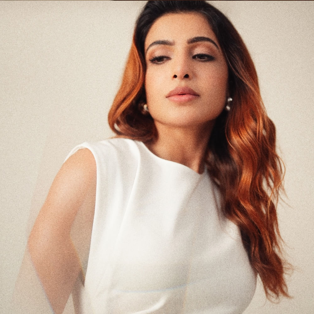 సినిమాలకి కాస్త బ్రేక్ ఇచ్చినట్లు కనిపించినా.. అభిమానులకు మాత్రం అస్సలు మిస్ చేయట్లేదు ఈ బ్యూటీ. తాజాగా సొంతూరు చెన్నై వచ్చారు ఈ భామ. చెన్నైలోని సత్యభామ యూనివర్సిటీకి వచ్చారు సమంత.