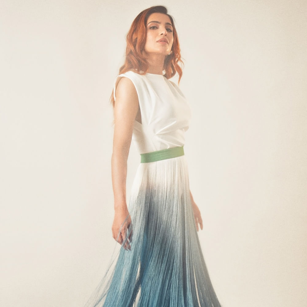 ప్రస్తుతం ఈ వీడియోలు సోషల్ మీడియాలో వైరల్ అవుతున్నాయి. సౌత్లోనే కాదు.. నార్త్లోనూ సినిమాలు చేయట్లేదు సమంత. కేవలం వెబ్ సిరీస్లపై ఫోకస్ చేసారీమె. ప్రస్తుతం రక్త్ బ్రహ్మాండ్లో కీలక పాత్రలో నటిస్తున్నారు.