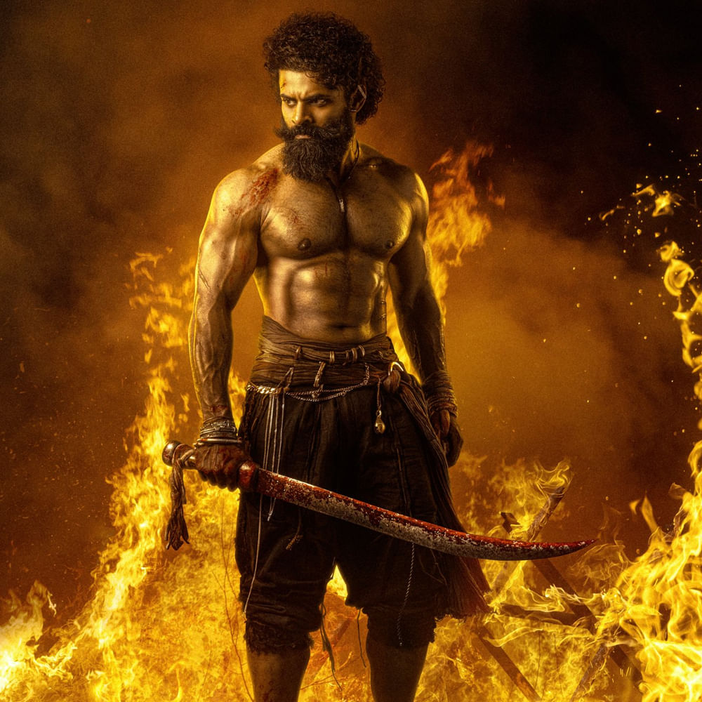 అలాగే సంబరాల యేటిగట్టు కోసం సాయి ధరమ్ తేజ్ మేకోవర్ పిచ్చెక్కిస్తుంది. విజయ్ దేవరకొండ సినిమా సినిమాకు మారిపోతున్నారు. లైగర్ కోసం బీస్ట్ మోడ్‌లోకి వచ్చిన ఈయన.. ఖుషీ, ఫ్యామిలీ స్టార్‌లలో రొమాంటిక్‌గా కనిపించారు.