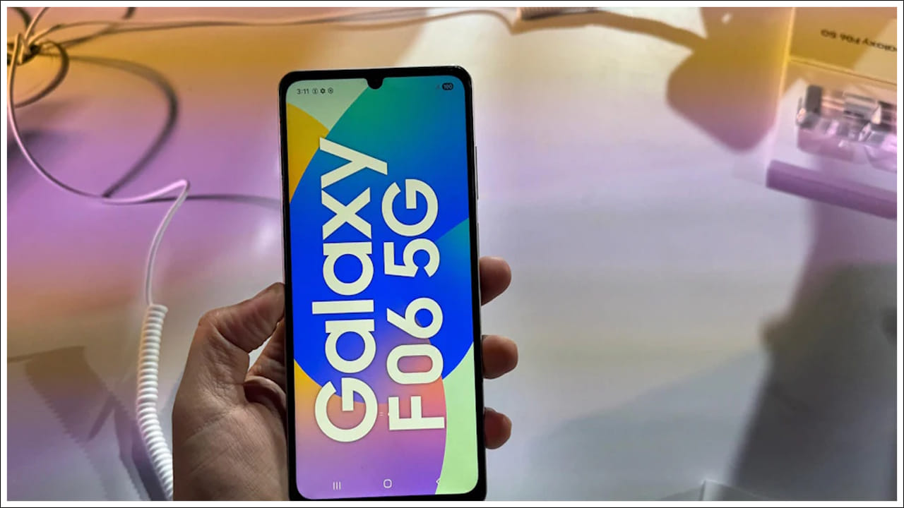 గత కొన్ని రోజులుగా అనేక మొబైల్ తయారీదారులు రూ. 10,000 కంటే తక్కువ ధరకే 5G స్మార్ట్‌ఫోన్‌లను విడుదల చేశారు. ఇప్పుడు శాంసంగ్‌ కూడా 10,000 యూనిట్ల కంటే తక్కువ ధరకే ఈ స్మార్ట్‌ఫోన్‌తో 5G స్మార్ట్‌ఫోన్ మార్కెట్‌లోకి ప్రవేశిస్తోంది. కంపెనీ తన చౌకైన 5G స్మార్ట్‌ఫోన్ గెలాక్సీ F06 5Gని విడుదల చేసినట్లు శాంసంగ్‌ ఇండియా జనరల్ మేనేజర్ అక్షయ్ ఎస్ రావు ఒక ప్రకటనలో తెలిపారు.