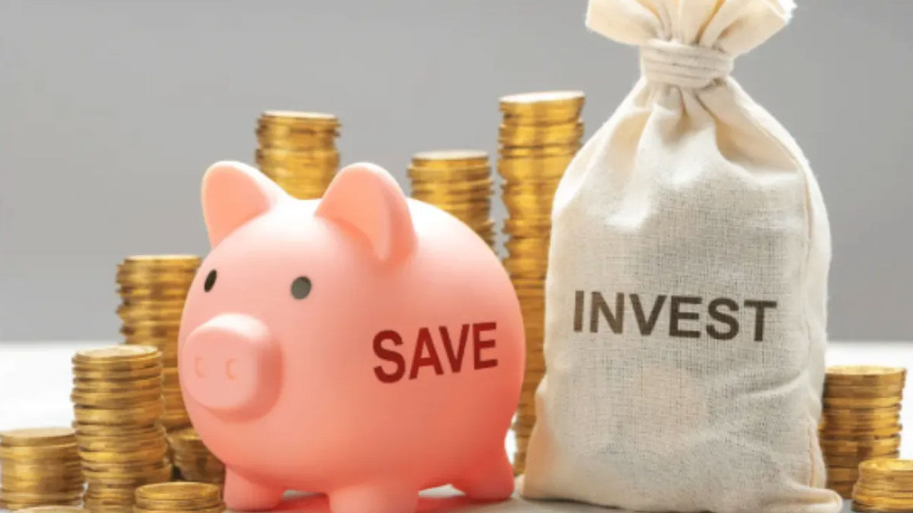 ఇంకా 50 శాతం జీతం అలాగే ఉంటుంది. అందులో,30 శాతం వరకు ఏదైనా ట్రిప్ కి వెళ్లడం, మొబైల్ రీచార్జ్, పెట్రోల్ డిజీల్, సినిమాలకు వెళ్లడం, ఇలాంటి వాటికి 30 శాతం జీతం పక్కన పెట్టేసుకోవాలి.