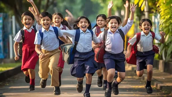 School Holidays 2025: విద్యార్థులకు గుడ్న్యూస్.. వేసవి సెలవులు ఎప్పటి నుంచో తెలుసా..?