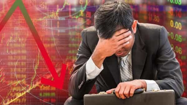 Stock Market: 28 ఏళ్ళలో అతిపెద్ద పతనం.. 5నెలల్లో రూ.91.13 లక్షల కోట్లు ఆవిరి..!