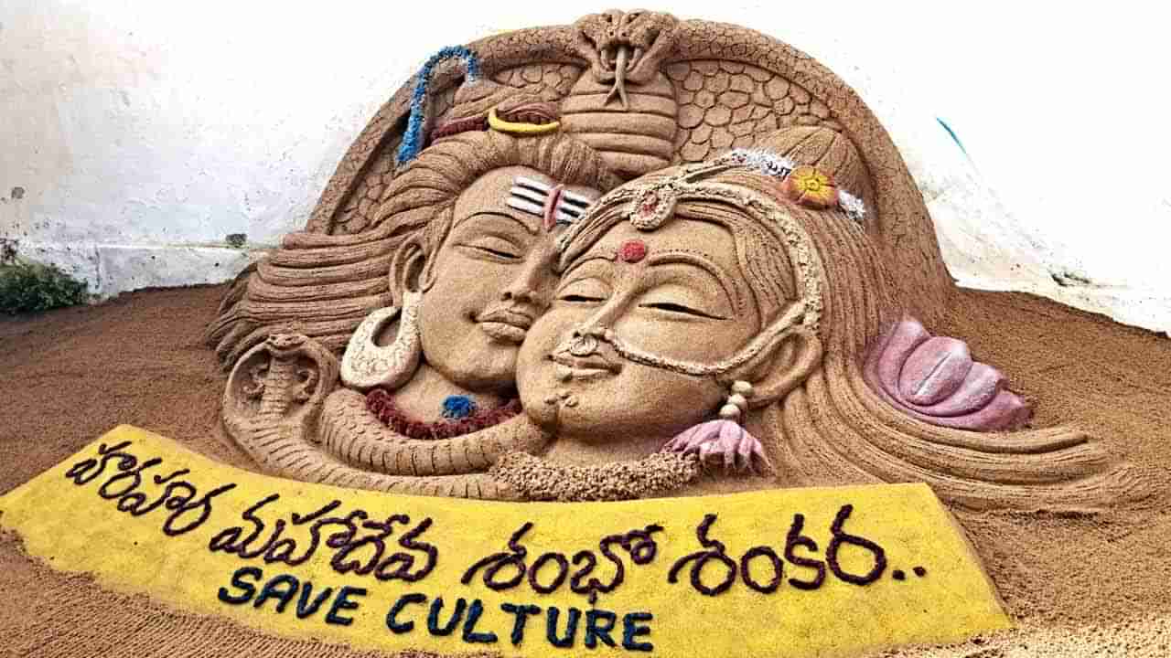 శివరాత్రి వేడుకలకు సర్వం సిద్ధం.. భక్తులను ఆకట్టుకుంటున్న విభిన్న శివలింగాలు..