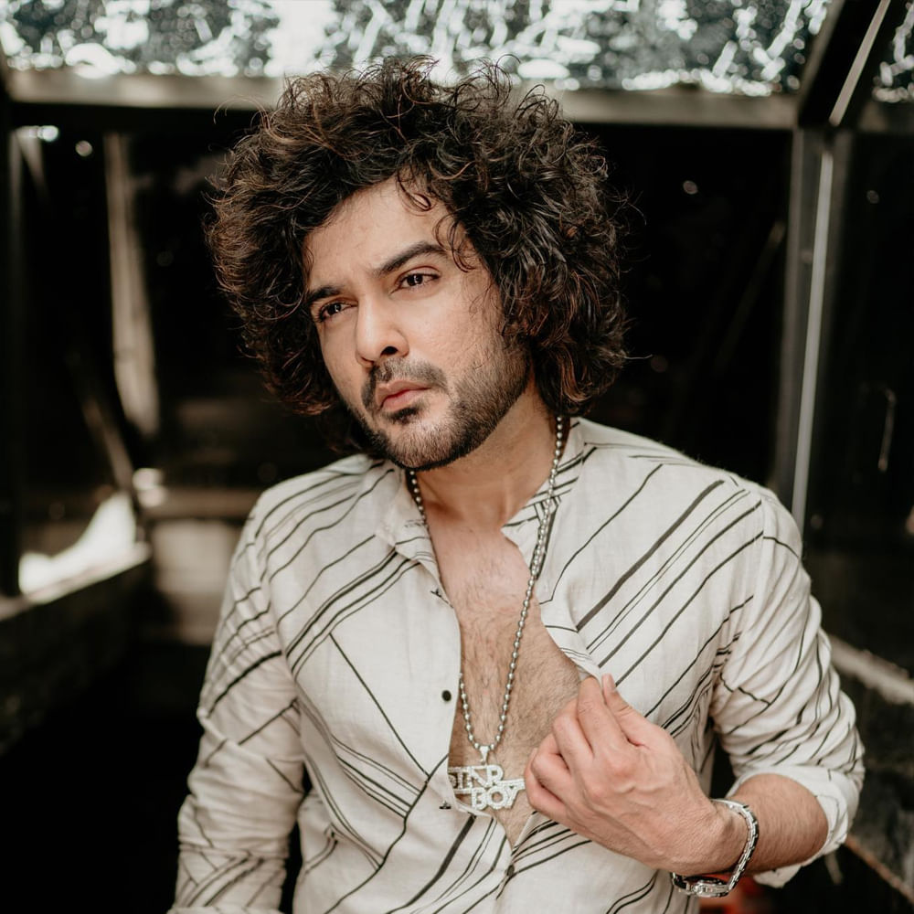 సితార ఎంటర్‌టైన్‌మెంట్స్ లో సిద్ధు సినిమా చేస్తే బ్లాక్‌ బస్టర్‌ గ్యారంటీ అనే టాక్‌ ఆల్రెడీ ఉంది. ఇప్పుడు ఈ కాంబోలో తెరకెక్కే కోహినూర్‌ మీద కూడా ఎక్స్ పెక్టేషన్స్ హై లెవల్లో ఉన్నాయి. కోహినూర్‌ అనే పదంలోనే ఏదో పాజిటివిటీ వినిపిస్తుంది. అలాంటిది సిద్ధు ఆ టైటిల్‌తో మూవీ చేస్తున్నారంటేనే భారీగా ఎక్స్ పెక్ట్ చేయొచ్చంటున్నారు ఫ్యాన్స్. 