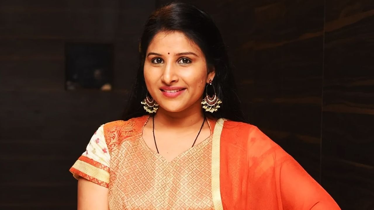 ' అరస వెళ్లి సూర్యభగవానుని ఆలయాన్ని దర్శించాలనుకున్న సందర్భంలో కేంద్రమంత్రి రామ్మోహన్నాయుడుగారి కుటుంబం ఒక కళాకారిణిగా, ఒక ఆడబిడ్డగా నన్ను వాళ్లతోపాటు ఆహ్వానించారు