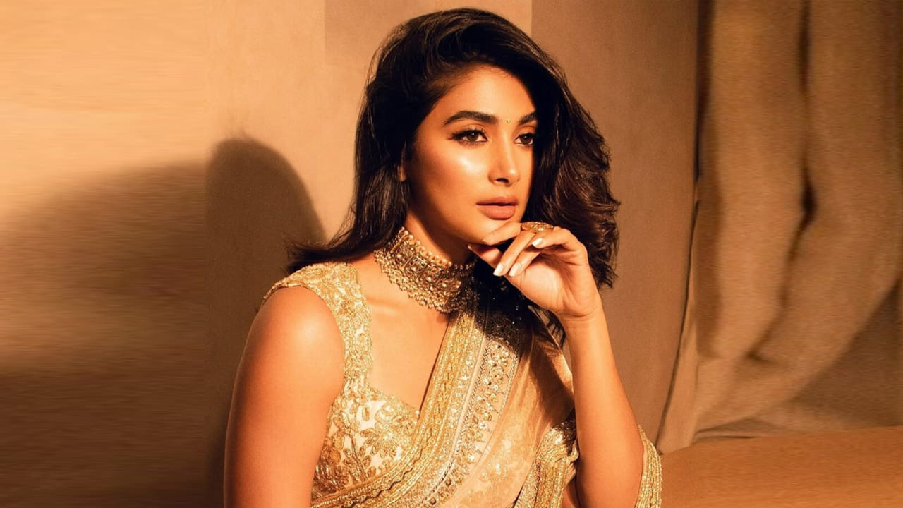 అంతేనా.. విష్ లిస్టులో ఇంకేమైనా మిగిలి ఉన్నాయా? అంటే సూపర్ మేన్ తరహా స్టోరీ వస్తే ఎగిరి గంతేసి చేస్తానని చెబుతున్నారు పూజా. ఆమె నటించిన దేవా ఇటీవల విడుదలై బాక్సాఫీస్ దగ్గర ఫ్లాప్ టాక్ తెచ్చుకుంది.