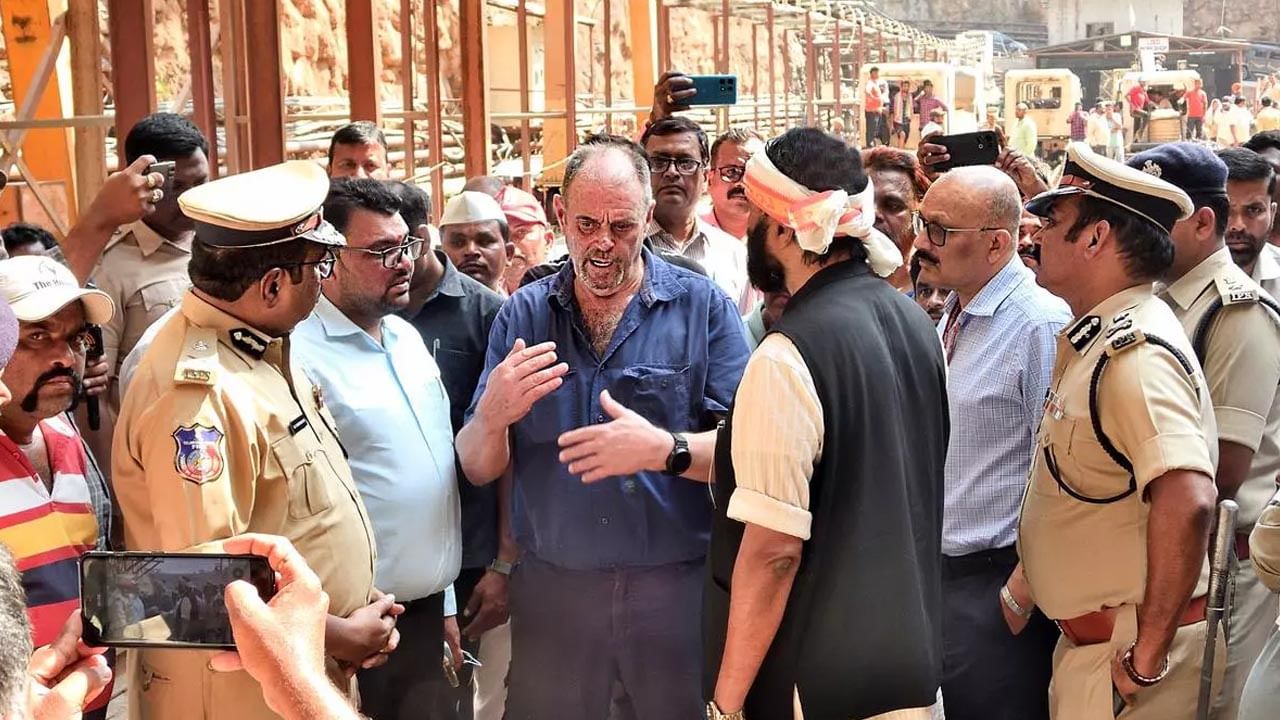 SLBC Tunnel: గంటలు గడుస్తున్న కొద్దీ టెన్షన్.. ఇంకా కొనసాగుతున్న రెస్క్యూ ఆపరేషన్..!