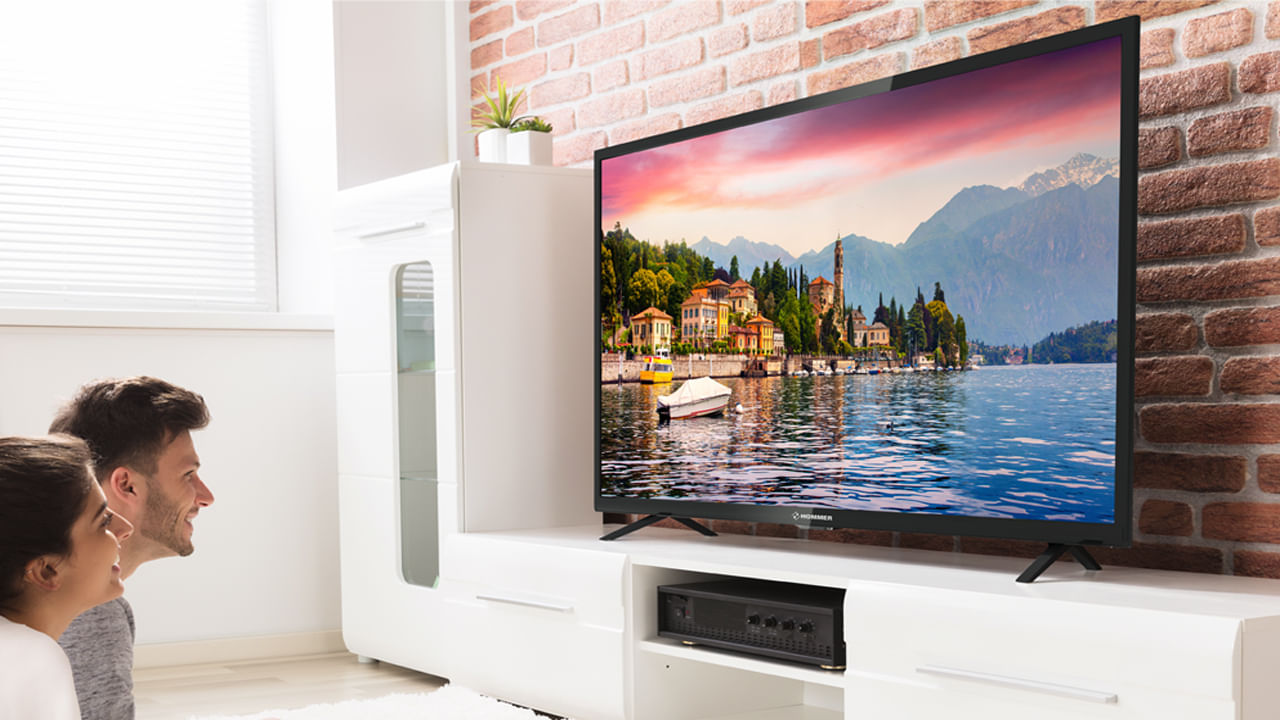 LED TV Tips: సరైన సైజును ఎంచుకోండి: టీవీ కొనే ముందు దాని సైజుపై శ్రద్ధ వహించండి. ఇది గది పరిమాణం, కూర్చునే దూరాన్ని బట్టి ఉండాలి. మీ గది చిన్నగా ఉండి, మీరు చాలా పెద్ద స్క్రీన్‌ను కొనుగోలు చేస్తే మీరు వీక్షించడంలో ఇబ్బంది పడవచ్చు.