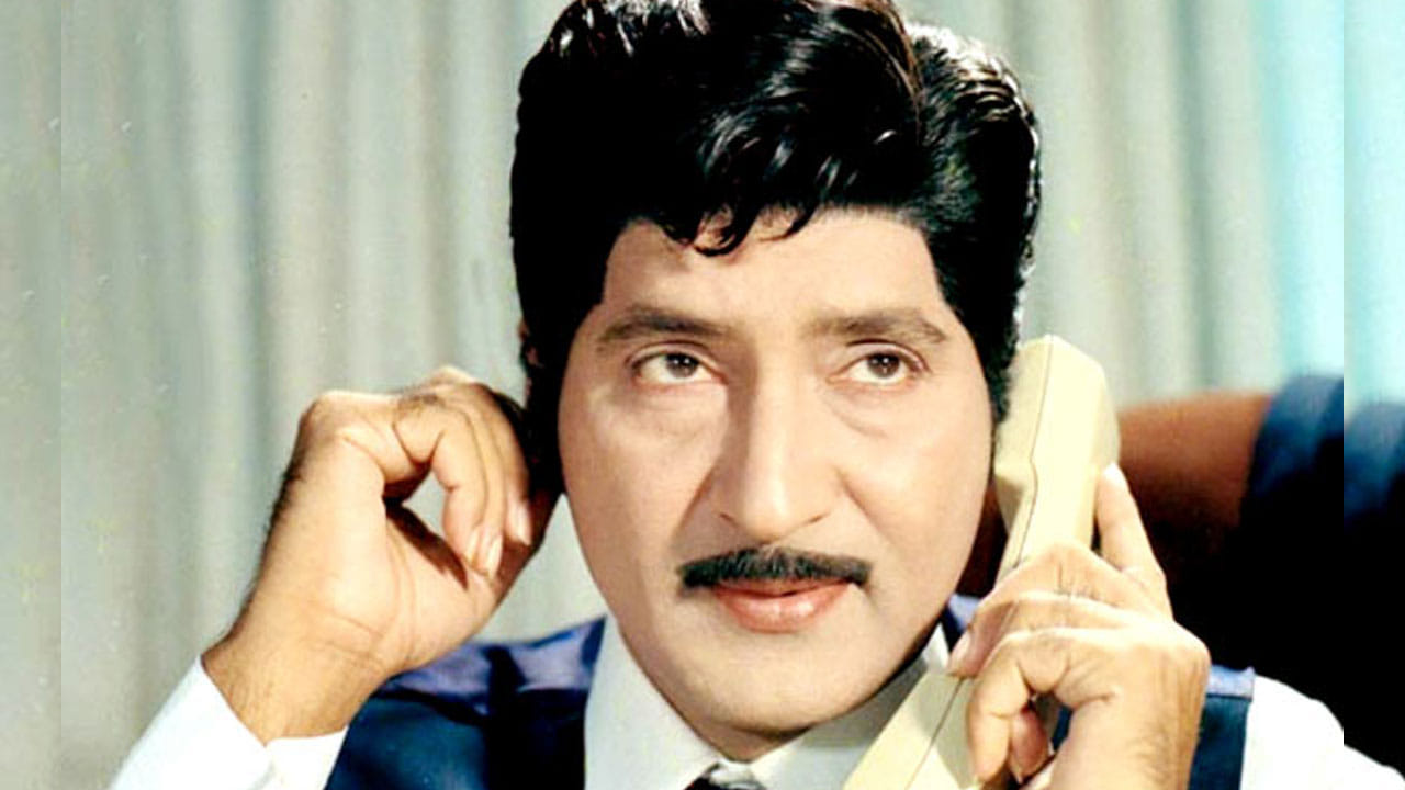 అయితే ఆయనకు ఉన్న లేడీ ఫాలోయింగ్‌ను దృష్టిలో పెట్టుకొని, మెగాస్టార్ కాకుండా, ఆంధ్ర అందగాడు అనే ట్యాగ్ ఇచ్చారంట తన అభిమానులు. మెగాస్టార్ కంటే, ఆంధ్ర అందగాడే శోభన్ బాబుకు బాగుంటుంది. సెట్ అవతుందని ఆలోచించి ఆ ట్యాగ్‌నే ఫిక్స్ చేశారంట.