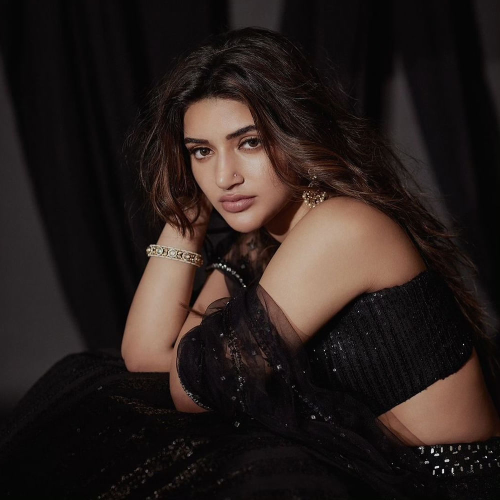 ముందు ఈ సినిమాలో త్రిప్తి దిమ్రిని పీమేల్ లీడ్‌గా తీసుకున్నా.. తాజాగా శ్రీలీల ఆమెను రీ ప్లేస్ చేసారు. బాలీవుడ్ క్లాసిక్స్‌లో ఆషికి ఫ్రాంచైజీ ఒకటి. 13 ఏళ్ళ తర్వాత ఈ సిరీస్‌లో పార్ట్ 3 వస్తుంది. 