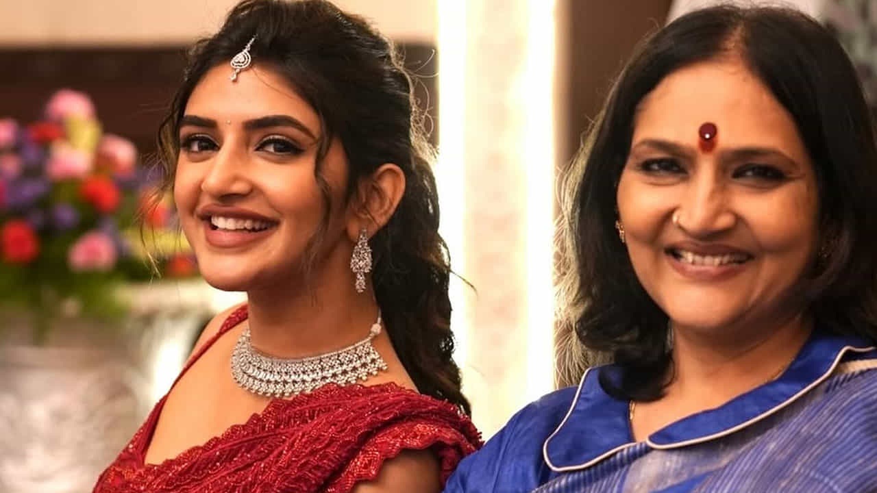 ప్రస్తుతం ఈ ముద్దుగుమ్మ తెలుగులో విజయ్ దేవరకొండ 12 మూవీ, ఉస్తాద్ భగత్ సింగ్, అనగనగా ఒక రాజు సినిమాల్లో నటిస్తోంది. ప్రస్తతం ఈ సినిమాలు నిర్మాణంలో ఉన్నాయి.