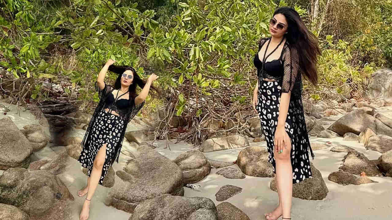 చెట్లు, బండరాళ్ల మధ్య అందాల భామ.. బీచ్‌లో శ్రీముఖి అరాచకం...