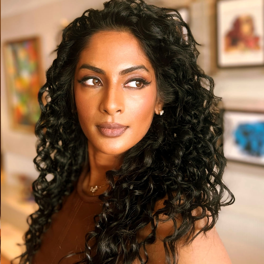 ఆతర్వాత తెలుగు సినిమాల పై పెద్దగా ఆసక్తి చూపించలేదు. శ్రియ రెడ్డి తెలుగుతో పాటు తమిళ్, మలయాళ భాషల్లోనూ సినిమాలు చేసి అలరించింది. తెలుగులో అమ్మ చెప్పింది అనే సినిమాలో నటించింది. శర్వానంద్ హీరోగా నటించిన ఈ సినిమాలో పోలీస్ పాత్రలో నటించింది.