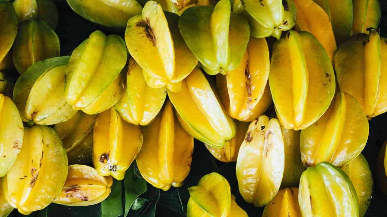 ఈ పండ్లలోని విటమిన్ సి చర్మాన్ని ఆరోగ్యంగా ఉంచుతుంది, చర్మం పగలకుండా ఉంటుంది. 100 గ్రాముల స్టార్ ఫ్రూట్లో సుమారు 2.8 గ్రాముల ఫైబర్ ఉంటుంది. ఇది జీర్ణవ్యవస్థను ఆరోగ్యంగా ఉంచుతుంది. గ్యాస్,అసిడిటీ నుంచి ఉపశమనాన్ని కలిగిస్తుంది. మలబద్ధకం తగ్గుతుంది.