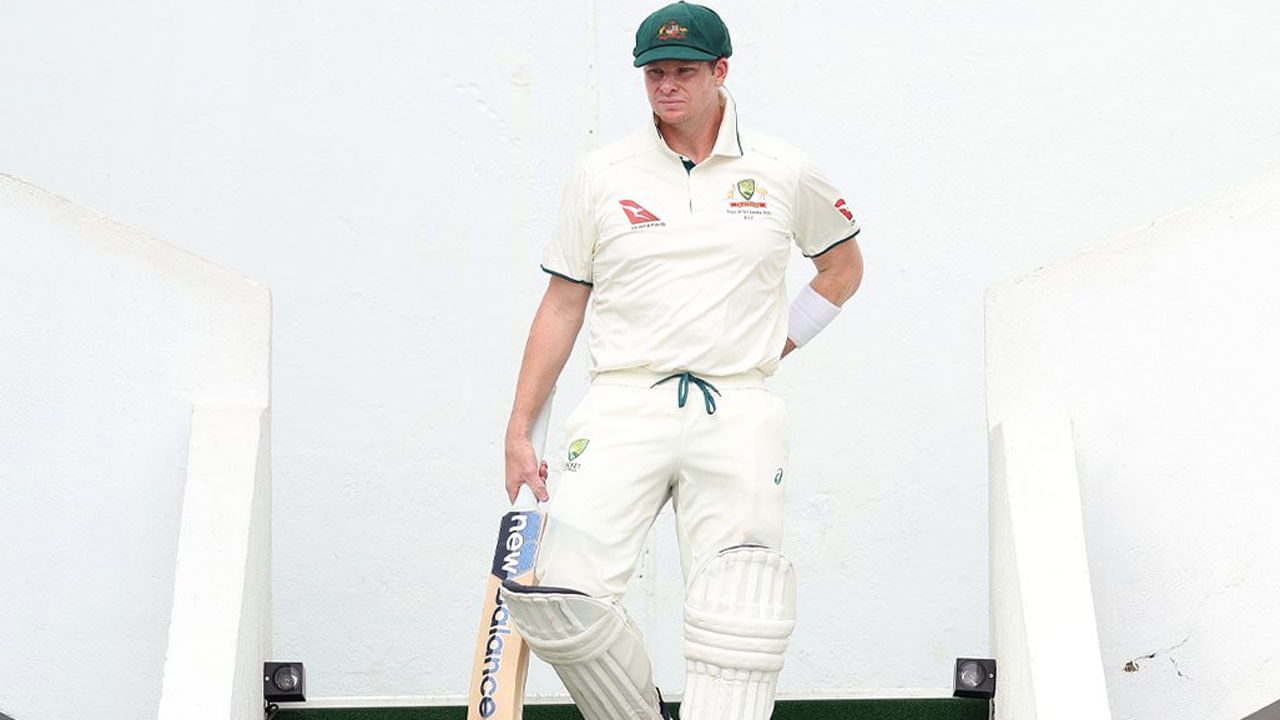 3. స్టీవ్ స్మిత్: బోర్డర్ గవాస్కర్ ట్రోఫీలో భారత్‌తో జరిగిన ఐదు మ్యాచ్‌ల్లో తొమ్మిది ఇన్నింగ్స్‌ల్లో ఆస్ట్రేలియా దిగ్గజ బ్యాట్స్‌మన్ స్టీవ్ స్మిత్ రెండు సెంచరీల సహాయంతో 314 పరుగులు చేశాడు. ఇటీవల శ్రీలంకతో జరిగిన రెండు టెస్ట్ మ్యాచ్‌లలో అతను వరుసగా రెండు సెంచరీలు సాధించాడు. స్మిత్ బ్యాట్ పరుగుల వర్షం కురిపిస్తోంది. ఛాంపియన్స్ ట్రోఫీలో అతని ఫామ్ ఇలాగే కొనసాగితే, ప్రత్యర్థి బౌలర్లు ఇబ్బందుల్లో పడటం ఖాయం.